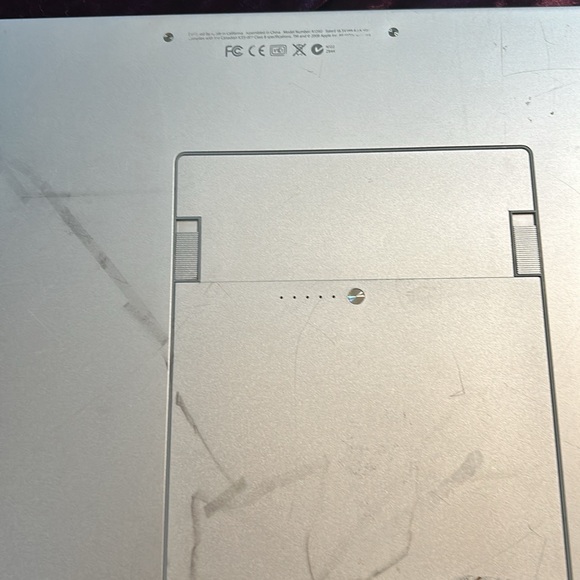 Lot of Apple Products PARTS ONLY 4 MacBooks , 4 chargers, 2 old iPhones - Picture 14 of 16